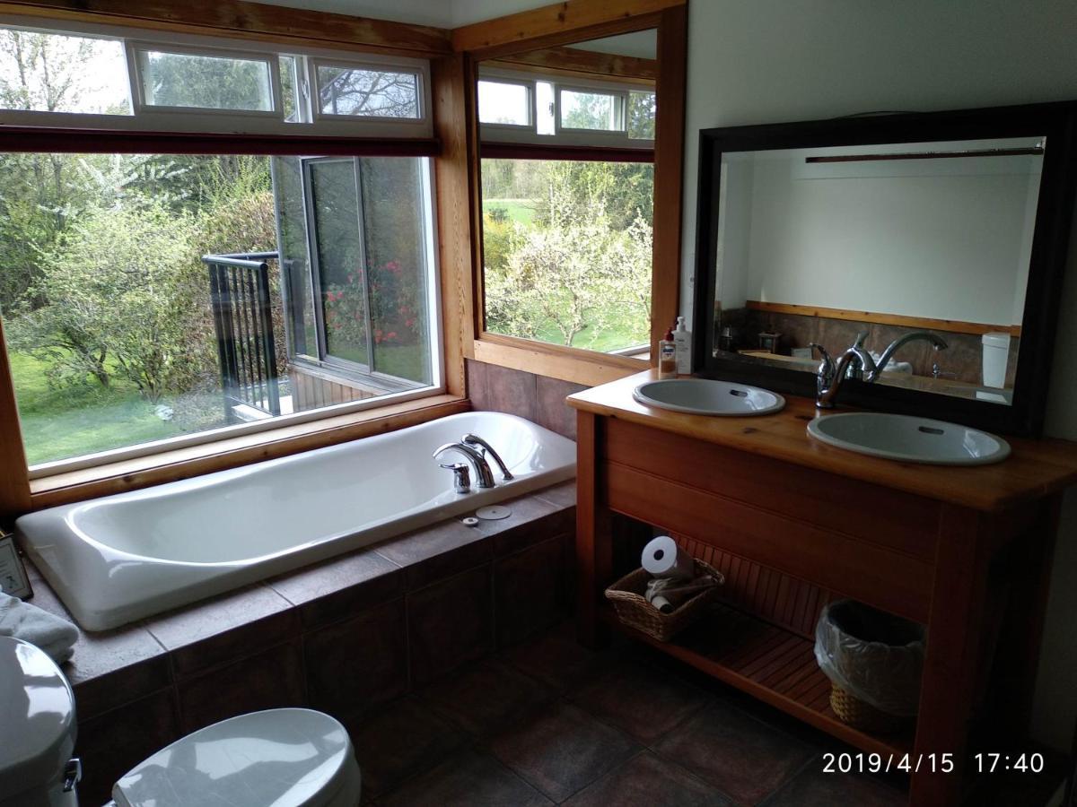 Harrison Hammond House Farmstay Harrison Mills Esterno foto