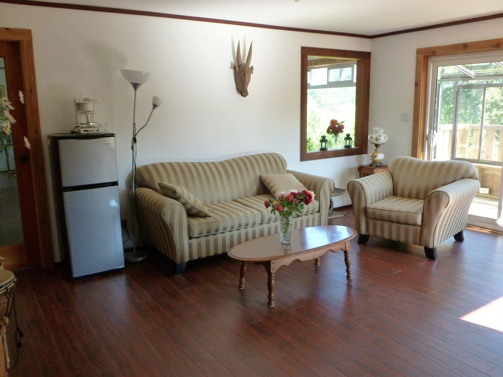 Harrison Hammond House Farmstay Harrison Mills Esterno foto