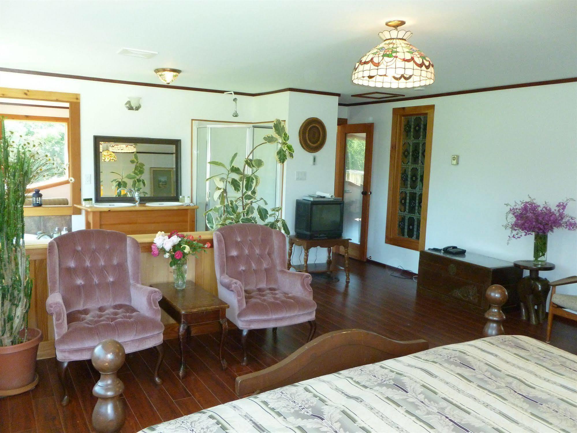 Harrison Hammond House Farmstay Harrison Mills Esterno foto